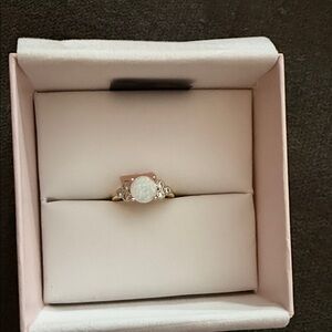 Elegant Gold and Opal Women's Ring